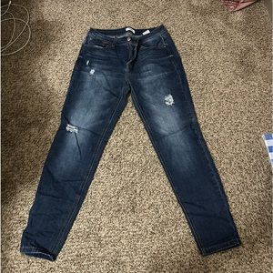 Dark wash Jean. Size 28/6. Skinny jean